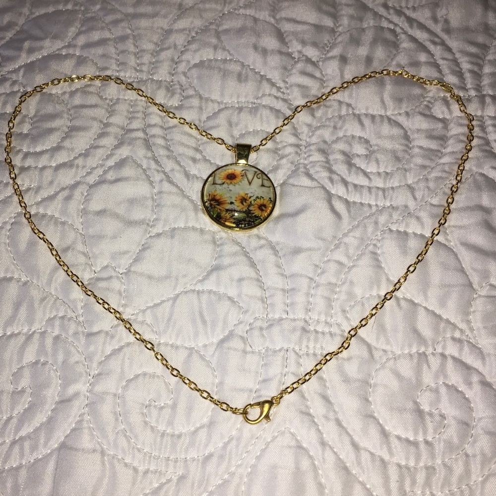 🌻 Sweet Sunflower LOVE Necklace 🌻 - Picture 6 of 7